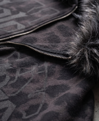 Sudadera con capucha de leopardo pulida en negro