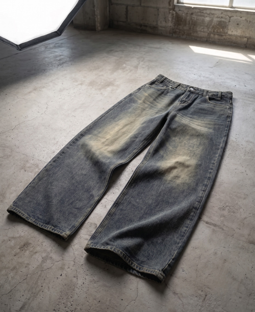 Pantalones desgastados al ácido